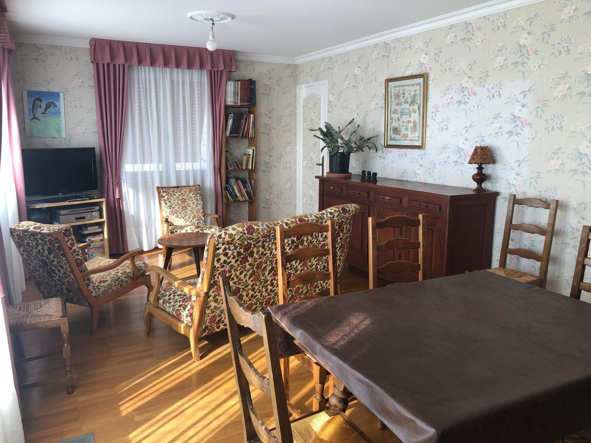 Chambre 2 Dans Un Appartement Bourg-en-Bresse Luaran gambar