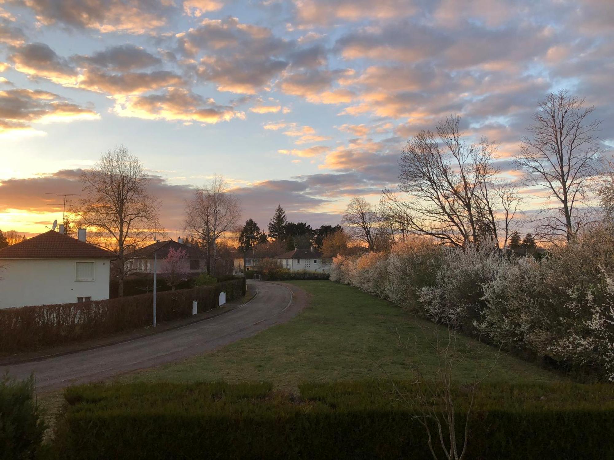 Chambre 2 Dans Un Appartement Bourg-en-Bresse Luaran gambar
